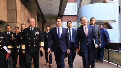 Mario Delgado (centro) dio a conocer una petición de AMLO para la Guardia Nacional