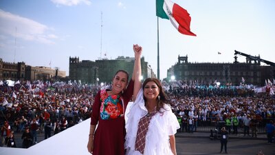 Las calles aledañas al Zócalo capitalino se abarrotaron