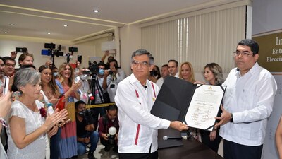 Se comprometió a gobernar con estricto apego a la Constitución