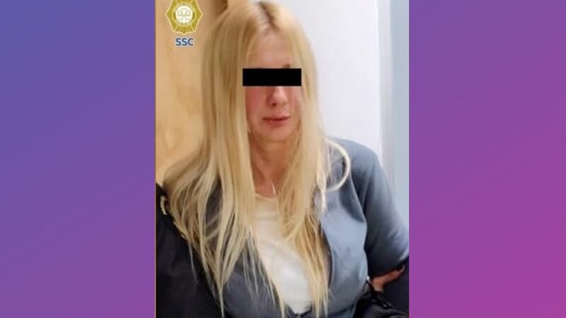 Detienen en las Lomas a mujer rusa que atacó a su pareja con un machete