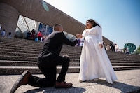 ¡Dan el sí! Miles de parejas se casan en la boda colectiva organizada por el Gobierno de la CDMX