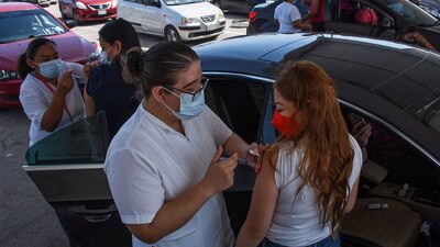 No hay cura para el síndrome de Guillain-Barré, pero el tratamiento puede mejorar los síntomas y acortar su duración.