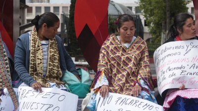 Las mujeres que nacen en hogares en desventaja se dedican, por lo general, a las tareas del hogar