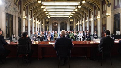 Ninguno de los titulares de las dependencias quiso hablar al salir de Palacio