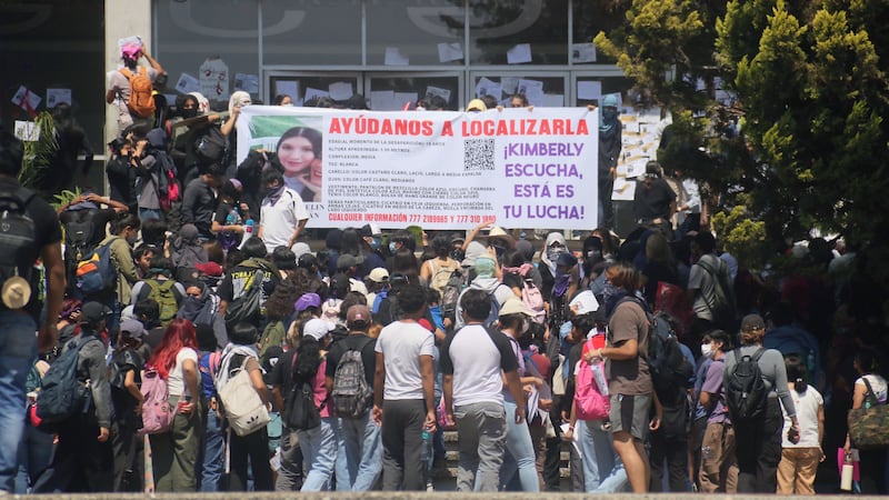 Estudiantes universitarios marchan para exigir justicia por Kimberly Joselín