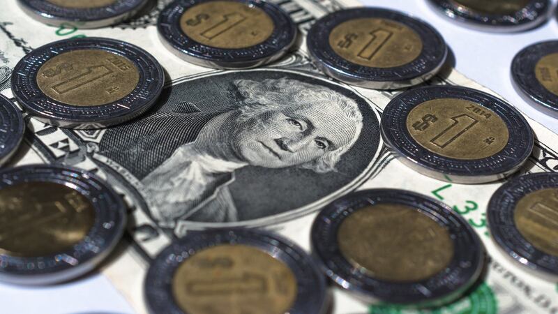 Peso mexicano se recupera este 13 de mayo tras caída; cotiza en 19.47 unidades por dólar