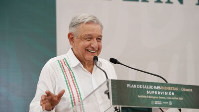 El presidente Andrés Manuel López Obrador informó que el Gobierno federal planea contratar a 10 mil médicos jubilados