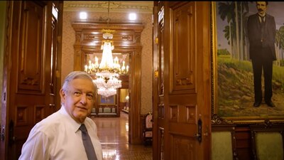 AMLO mostró el interior de Palacio Nacional al productor Epigmenio Ibarra