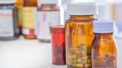 La Cofepris señaló que hay 143 lotes de medicamentos falsos