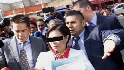 Aún le espera la ejecución de una orden de aprehensión emitida por un juez federal en el Estado de México.