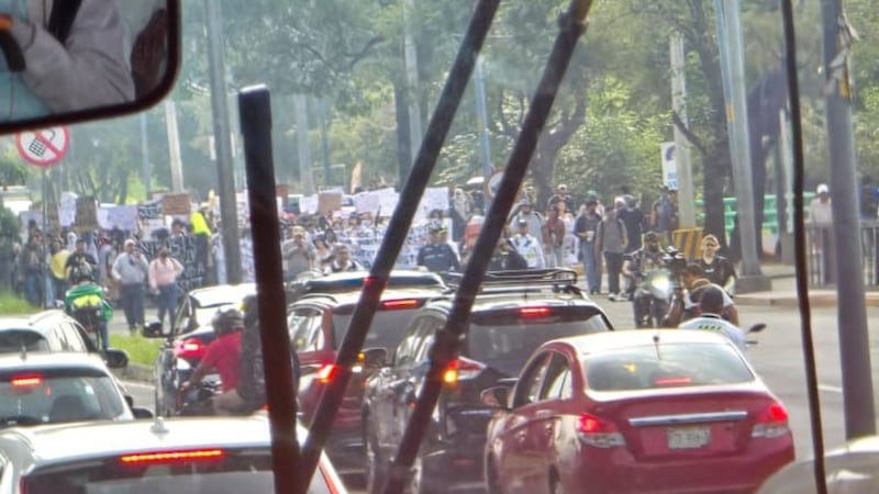 Alumnos del CCH Sur marchan para exigir seguridad en el plantel, tras asesinato de un compañero