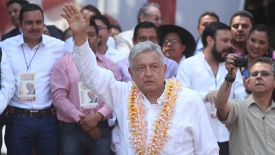 El izquierdista vinculó al Ejército con la desaparición de los 43 normalistas de Ayotzinapa