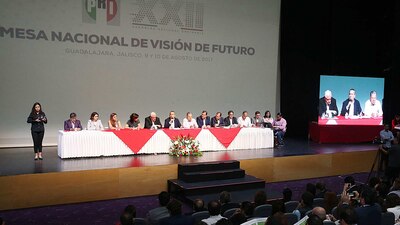 En 5 mesas distintas el partido discutió su camino rumbo al 2018