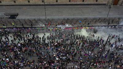 La pandemia no impidió que cientos de mujeres salieran a las calles de la CDMX para exigir freno a la violencia machista