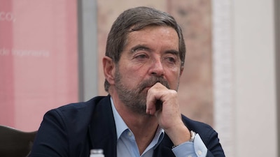 Además de investigador y académico ha trabajado en el gobierno federal