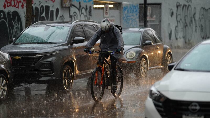 Persisten lluvias intensas en CDMX; pronostican tormentas con granizo y rachas de viento