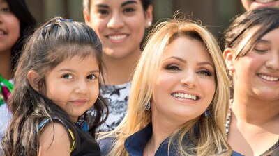 La mujer es el pilar inquebrantable de la familia, dice la primera dama