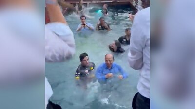 "Checo" se lanzó al agua junto a Felipe Calderón