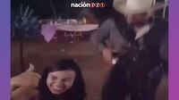 VIDEO: Captan a regidora de Tequila, Jalisco, escuchando un narcocorrido