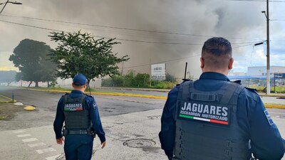 La zona presenta congestionamiento vial ante la llegada de los cuerpos de emergencia