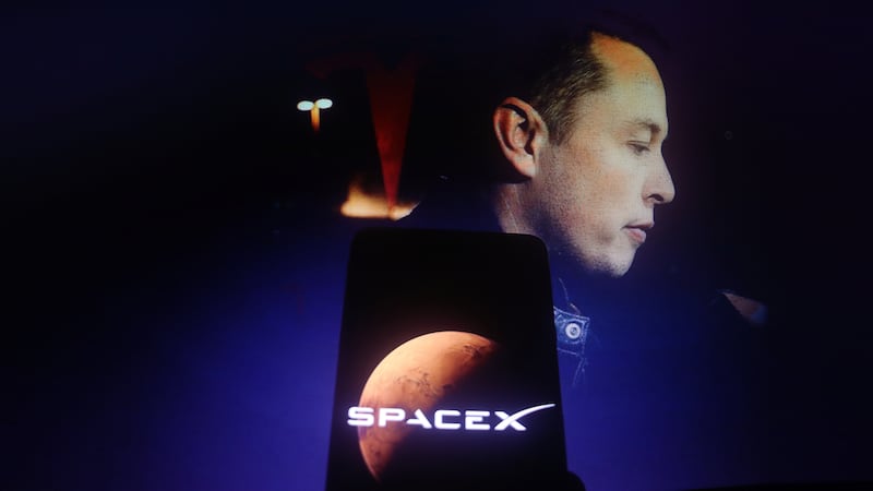 SpaceX de Elon Musk compra IA Cursor para competir contra OpenAI y Anthropic