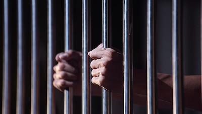 Además de la prisión preventiva oficiosa se mencionó también el arraigo domiciliario