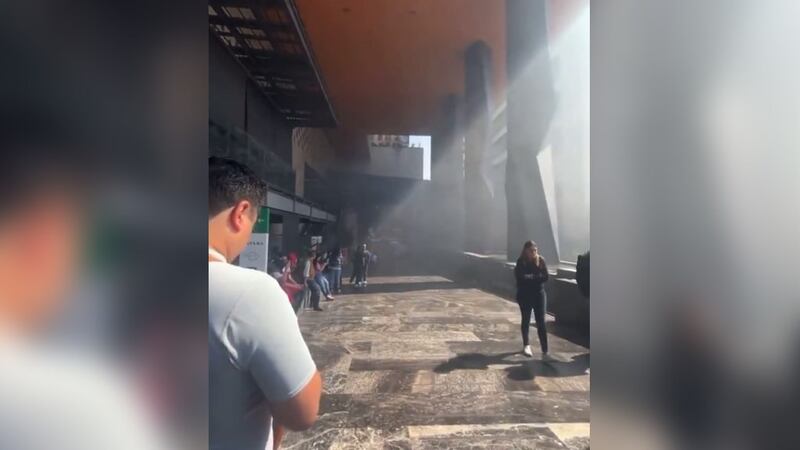 Se registra incendio en Plaza Miyana, Polanco; evacuan a más de mil personas
