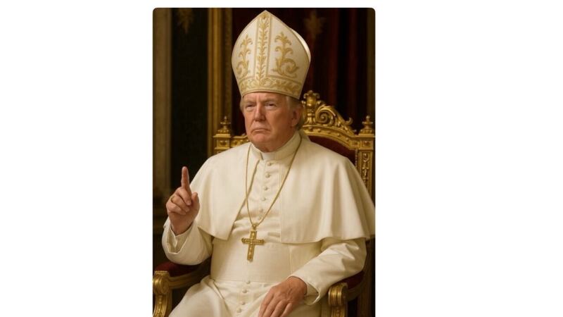 Casa Blanca difunde imagen de Donald Trump con investidura de Papa