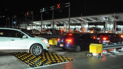 La caseta México Cuernavaca permaneció saturada este fin de semana por el número de paseantes