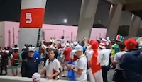 VIDEO: Aficionados ingleses ovacionan al ‘Tri’ y agradecen el recibimiento tras el duelo con México