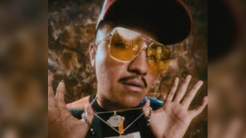 VIDEO: Policías detienen a comediante ‘Josuesy’ en plena transmisión en vivo