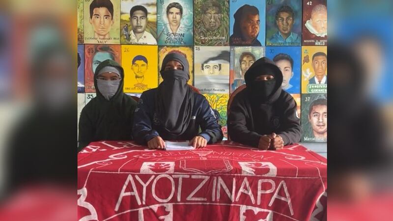 Normalistas de Ayotzinapa reprochan absolución de José Luis Abarca por el secuestro de los 43