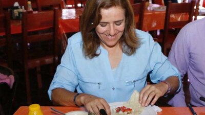 La panista visitó Tabasco y probó uno de los platillos típicos del estado