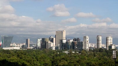 La capital del país se convierte en una de las ciudades más baratas para vivir frente a la devaluación del peso.