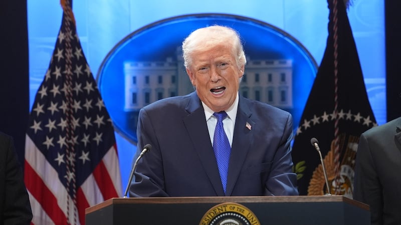 Trump ordena cerrar perímetro del Estrecho de Ormuz y detener buques que paguen peaje a Irán