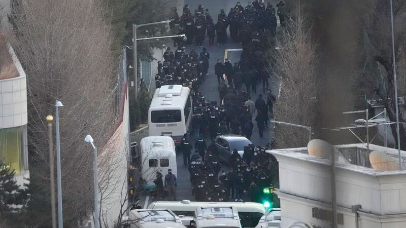 Por ley marcial, detienen al presidente de Corea del Sur, Yoon Suk Yeol