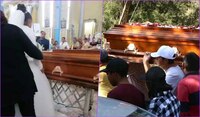Boda fúnebre: mujer va con vestido de novia al funeral de su prometido