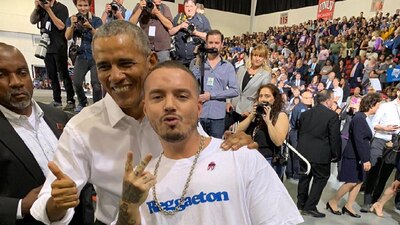 El expresidente y el cantante colombiano se fotografiaron juntos este lunes