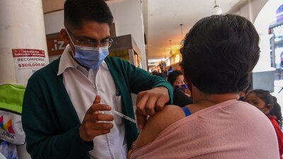 Si nunca has recibido esta vacuna, deberás recibir dos dosis, pero si ya te has vacunado, sólo necesitas una