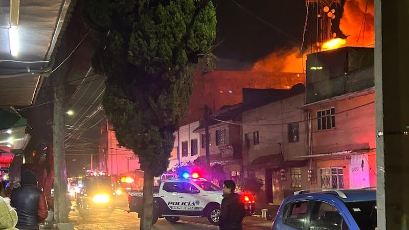 Incendio consume bodega de plásticos en Tlalnepantla... ¿Qué sabemos al respecto?