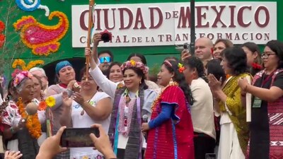 También le hicieron entrega de la luz guía
