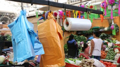 Los comercios no podrán entregar bolsas de este material a los usuarios