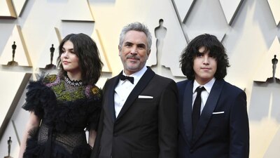 Alfonso Cuarón junto a su hijo, Olmo, quien usa sus redes sociales para difundir su trabajo.