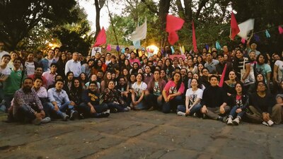 Roberto Castillo y Tonantzin Cárdenas junto con sus seguidores en su cierre de campaña
