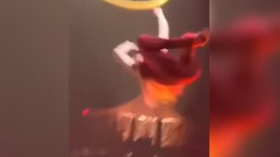 La acróbata cayó desde una altura aproximada de 4.5 metros al escenario