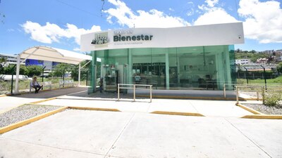 Aún hay adultos mayores que no cuentan con su tartjeta