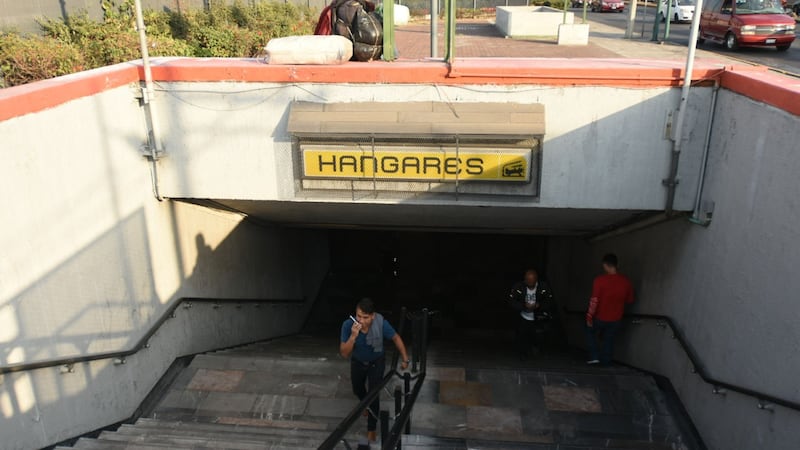 Manifestaciones de la CNTE provocan cierre de 4 estaciones del Metro cercanas al AICM