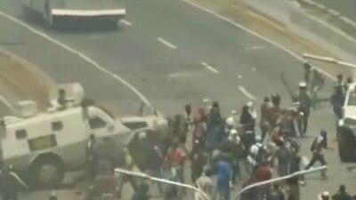 Una tanqueta militar arrolló a un grupo de manifestantes en Venezuela