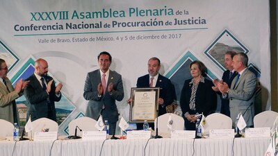 Raúl Cervantes recibió un reconocimiento en la Conferencia Nacional de Procuración Justicia
