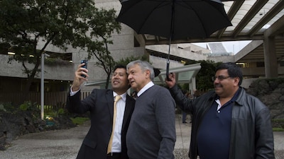AMLO durante una vista al Colegio de México en 2014